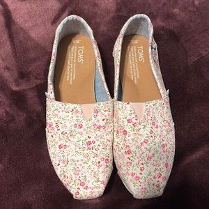 Floral TOMS. Never worn!
